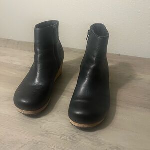 Birkenstock Ebba Papillio women's leather wedge ankle boots in black.